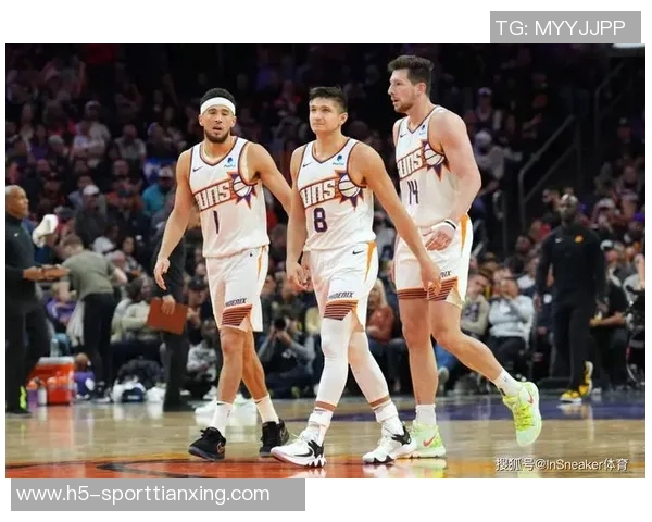 阿伦上半场表现抢眼独得双位数得分助力全队奋战篮下